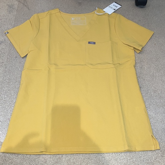 FIGS Scrub Set Catarina Top/ Zamora Jogger Light Gold - Picture 5 of 11